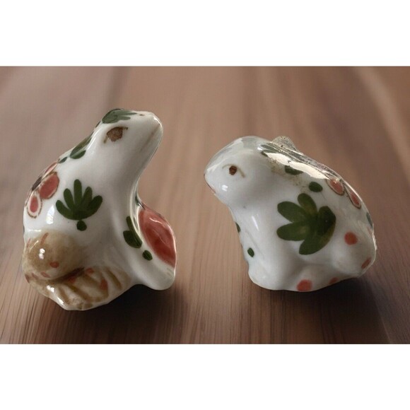 Hugging Frogs Hand Painted Flower Power Porcelain Vintage Figurines - Picture 1 of 7
